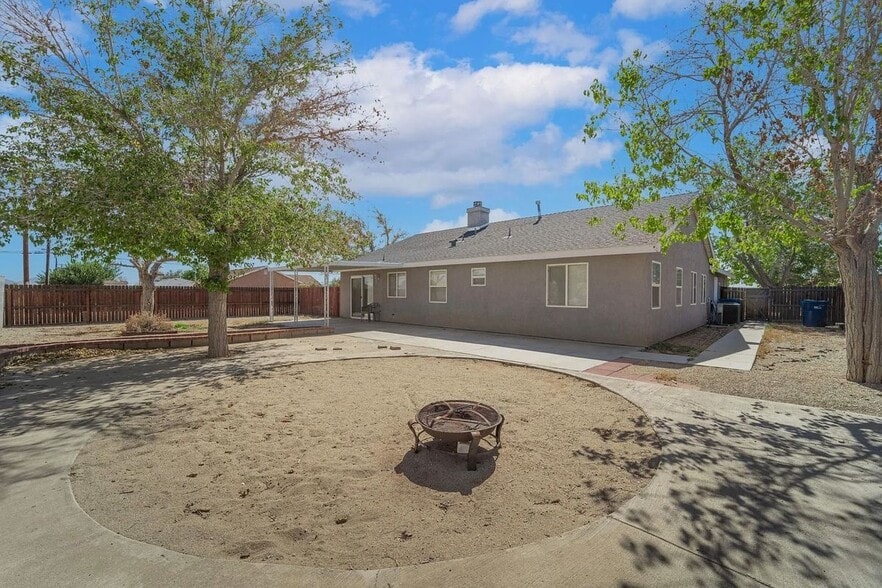 Building Photo - 8497 Tamarack Ave