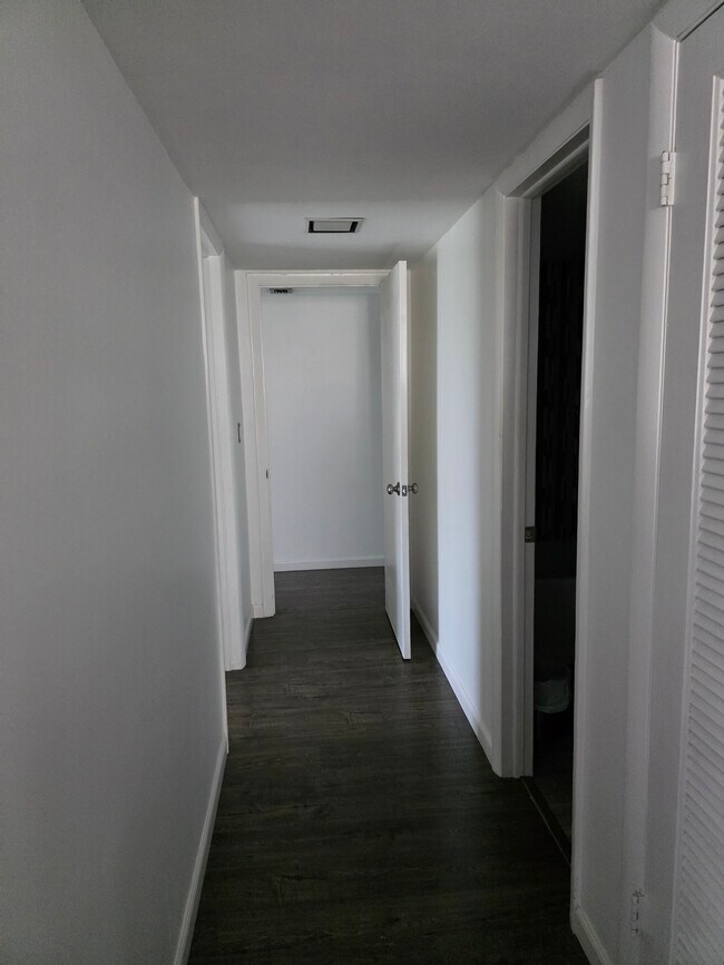 Building Photo - 2312 S Cypress Bend Dr