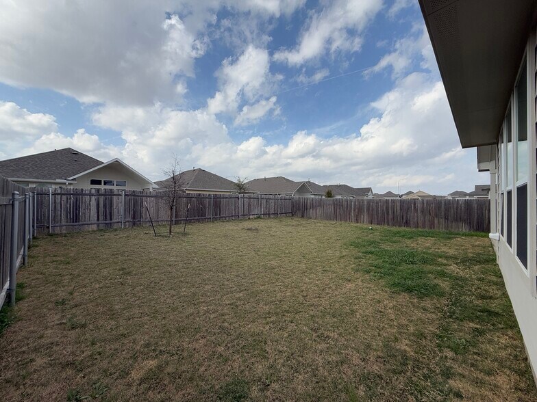 Building Photo - 18300 Emu Ln