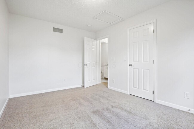 Building Photo - 5998 Blaverly Dr