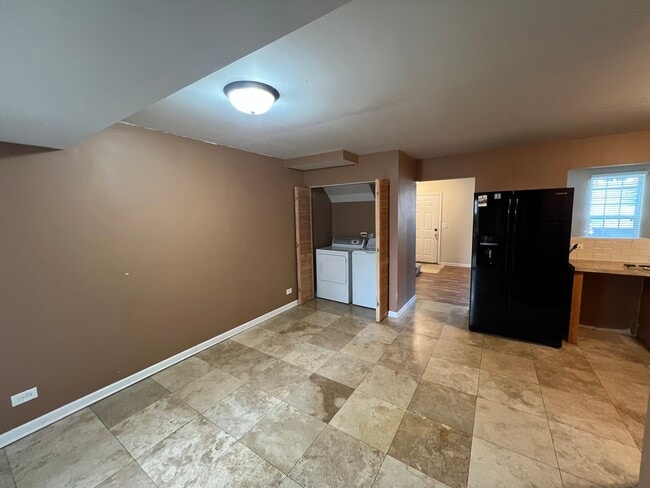 Building Photo - 1645 Victoria Park Cir