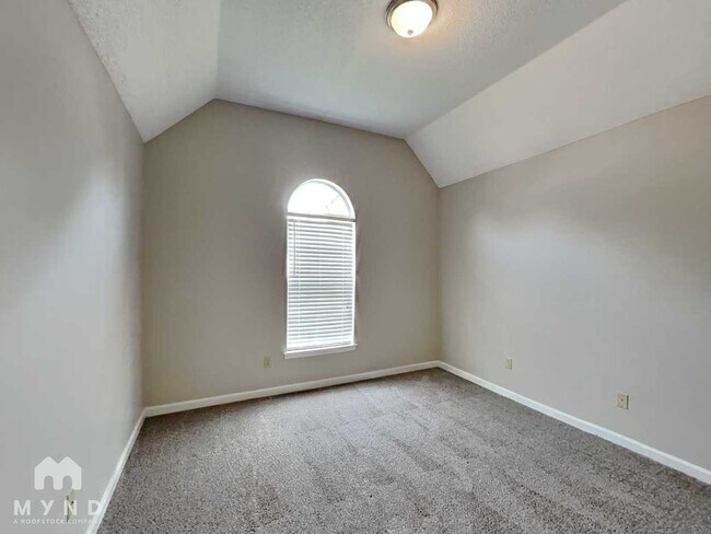 Building Photo - 8123 Country Mill Cove