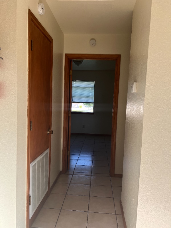 Building Photo - 1000 Wild Rose Ln