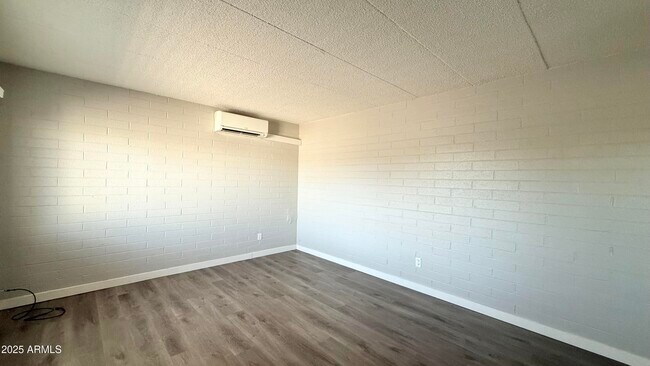 Building Photo - 44 E Roanoke Ave