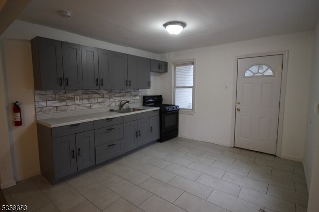 Building Photo - 857 Westfield Ave