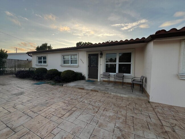 Building Photo - 3520 SW 104th Ave