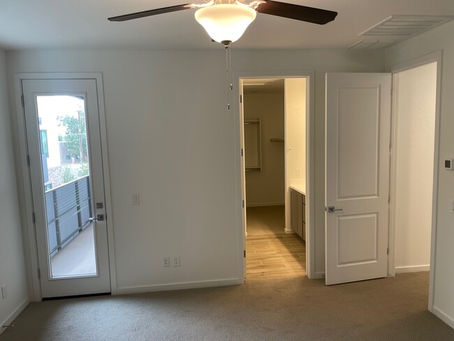 Building Photo - 901 S Smith Rd