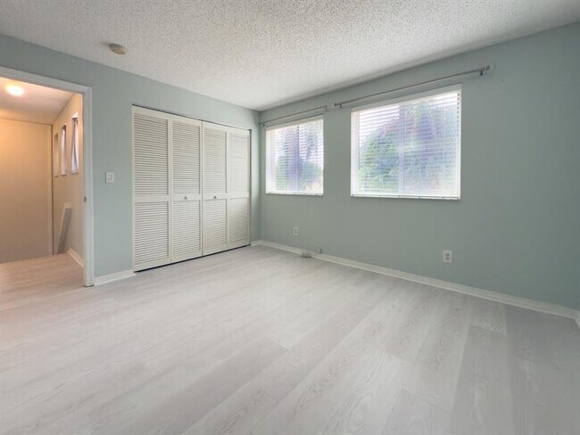 Building Photo - 1705 SW 110th Terrace