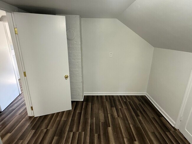 Building Photo - 2608 Dorchester Dr NW