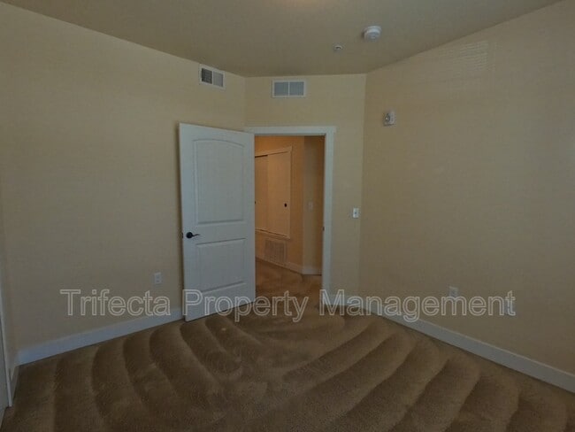 Building Photo - 2445 Windrow Dr