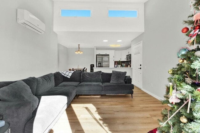 Building Photo - 5252 Balboa Arms Dr