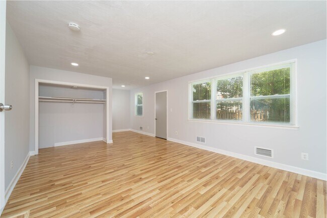 Building Photo - 10024 Lorain Ave