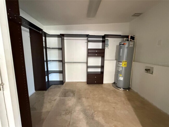 Building Photo - 4426 W Bay Ct Ave