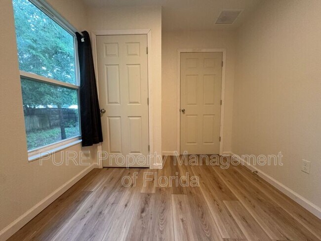 Building Photo - 11330 NE 66th Ln