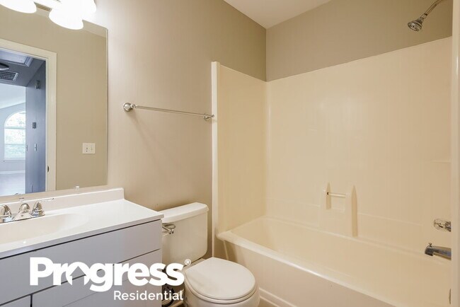 Building Photo - 243 Lake Forest Dr