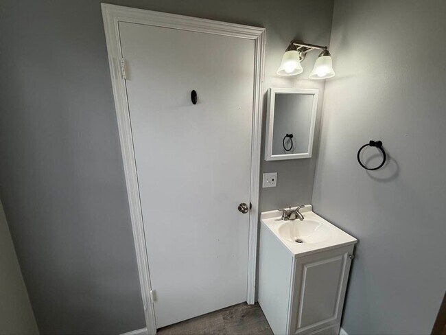 Building Photo - Gorgeous 1-bedroom, First floor! Apartment in quiet Pittsfield Street