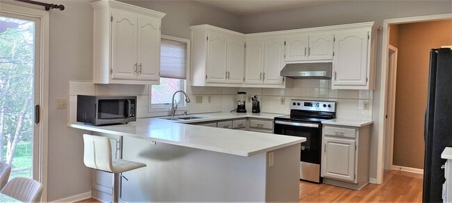 Building Photo - 5004 W 156th St