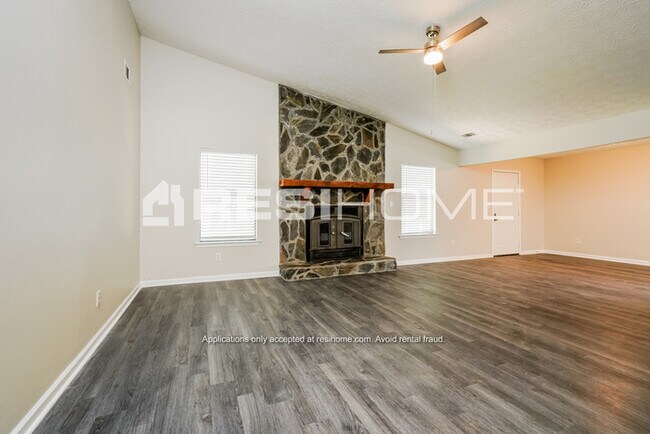 Building Photo - 935 River Glen Pl