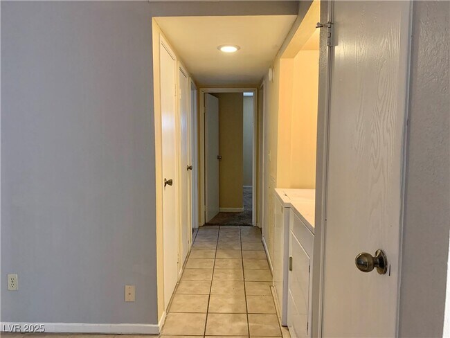 Building Photo - 2752 Eldora Cir