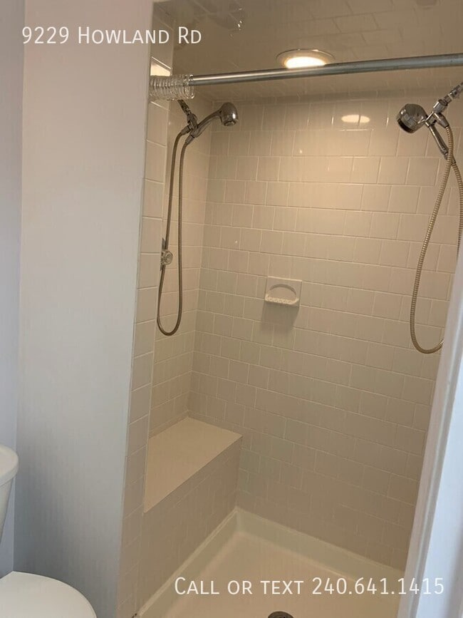 Building Photo - 9229 Howland Rd