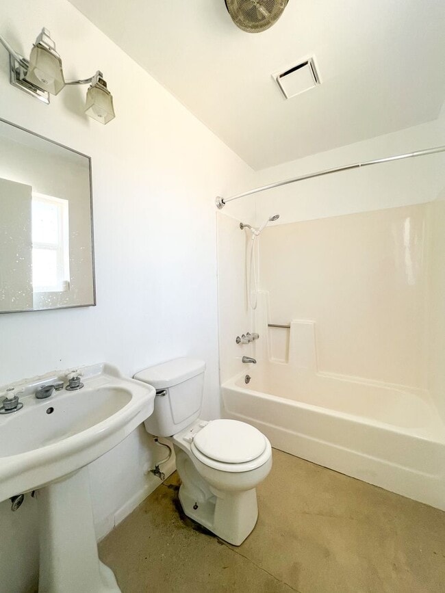 Building Photo - A Newly Remodeled 3 Bedroom