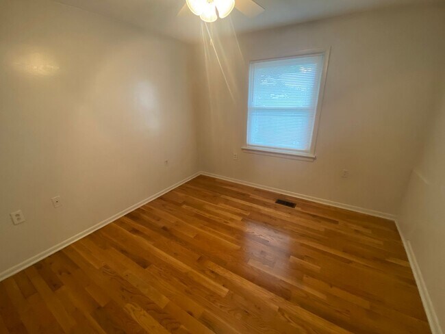 Building Photo - A brick townhouse steps from Lakewood shopping and dining — with everything already in it.