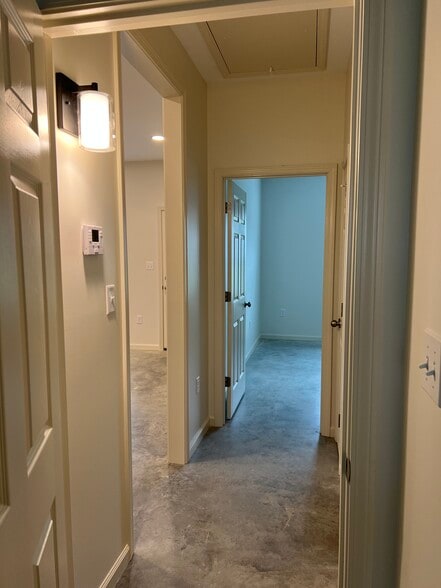 Building Photo - 299 Sara St