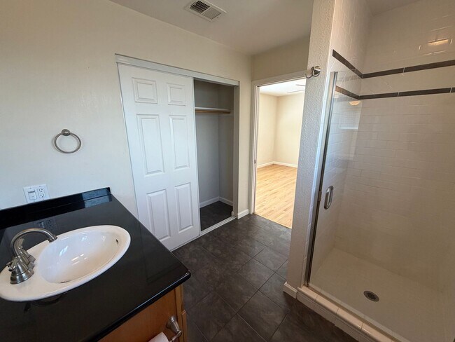 Building Photo - Beautifully Updated Glenwood (San Rafael) 3x2 Home with Large Yard, HW Floors, Garage