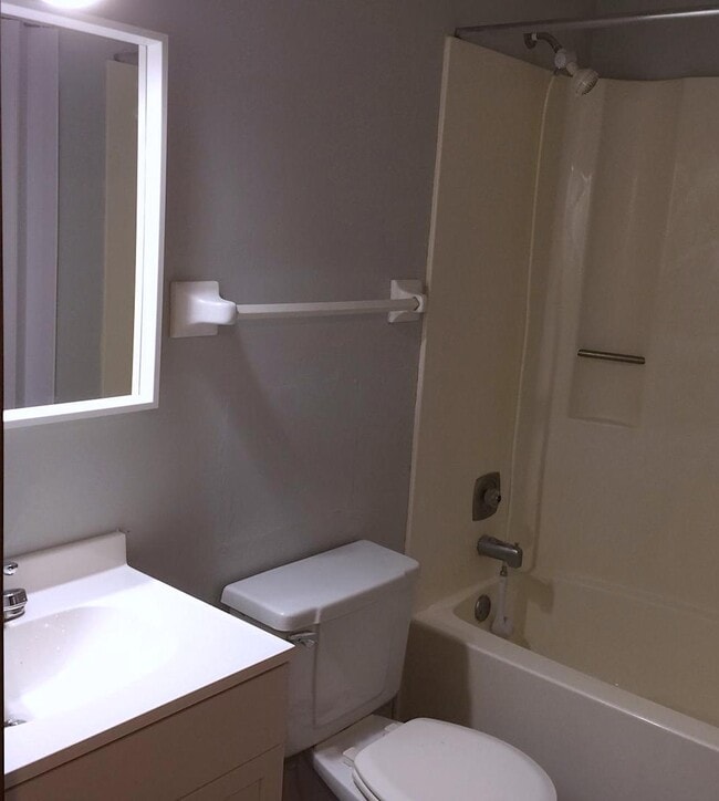 Building Photo - 121 S Washington Ave