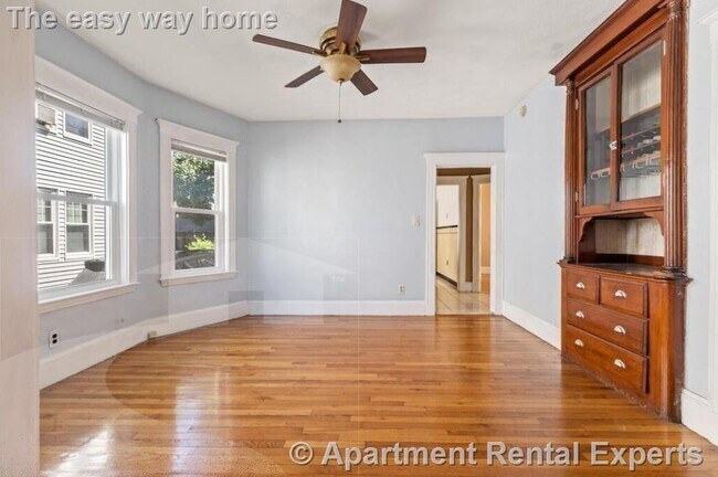 Building Photo - 38 George St