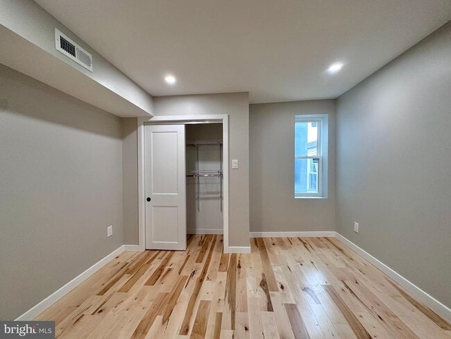 Building Photo - 2821 W Girard Ave