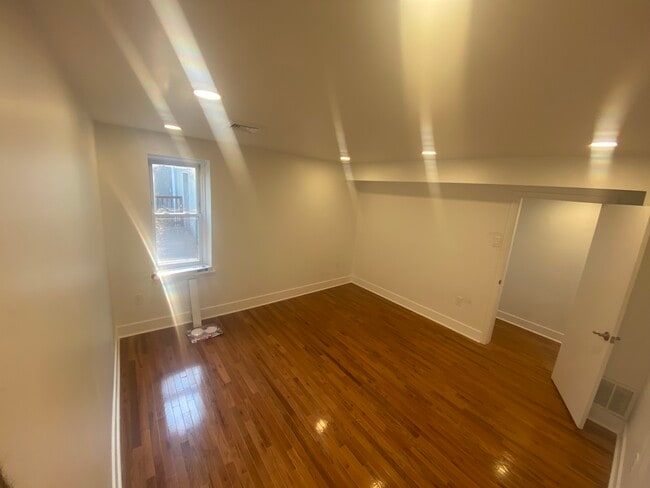 Building Photo - 1146 S 10th St