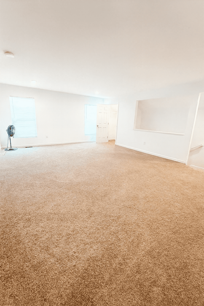 Building Photo - 5815 Parkview Ln
