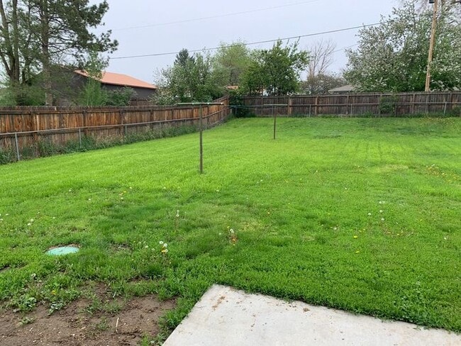 Building Photo - 2 Bedroom, 1 Bath Ranch Style Duplex with ...