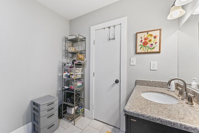 Building Photo - 4912 Avenue R