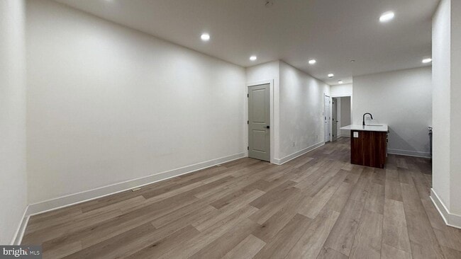 Building Photo - 6049 Elmwood Ave