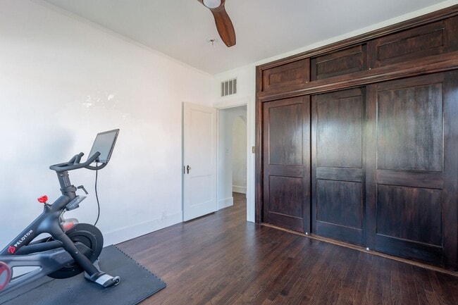 Building Photo - Rare 2 Bed 2 Bath Remolded Home in FQ Hist...