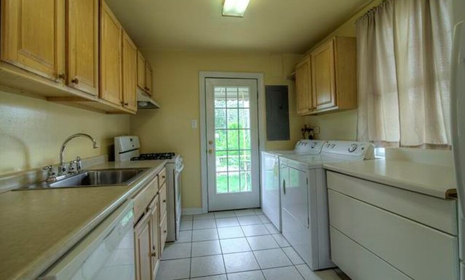 Building Photo - 1614 Westhill Rd