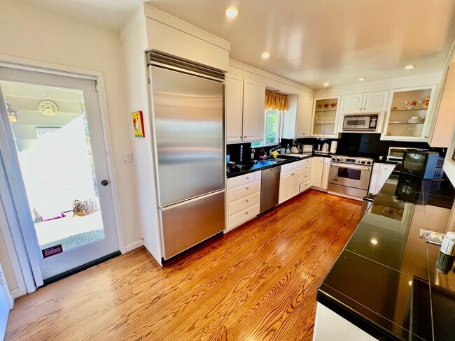 Building Photo - Charming and Accommodating Carmel-by-the-Sea Home coming soon!