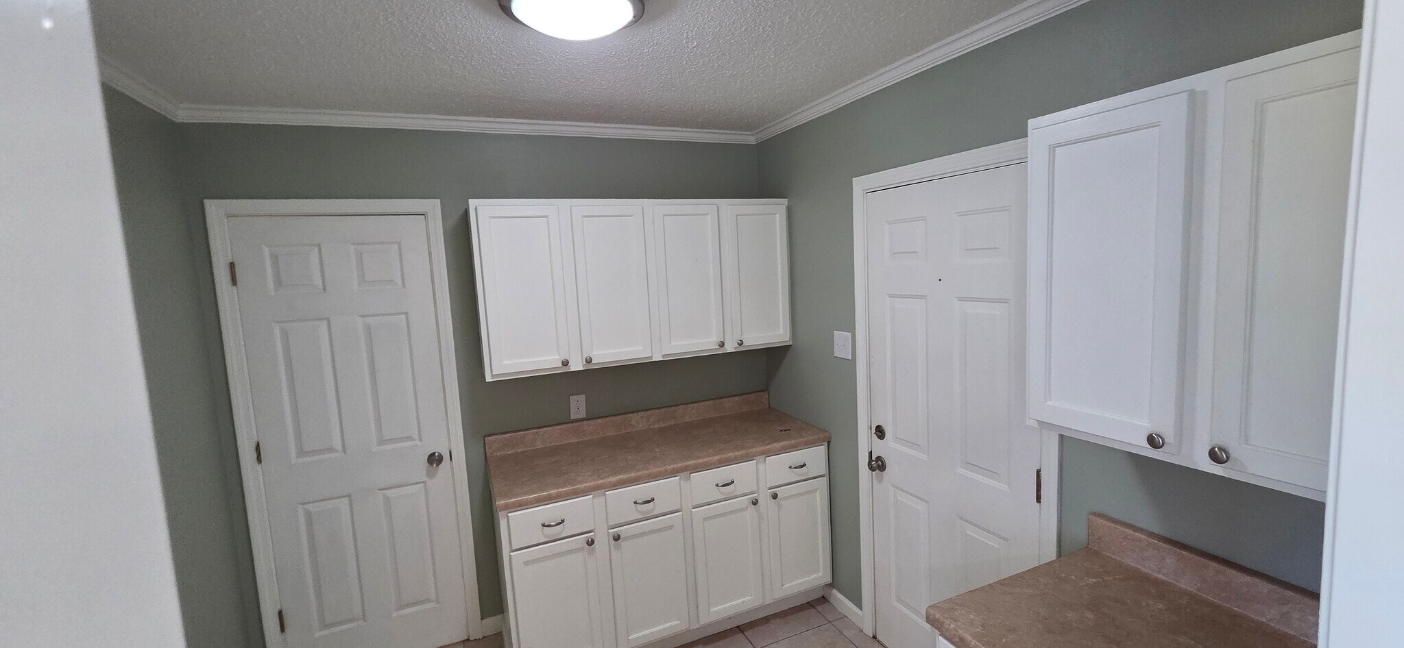 Building Photo - 2114 Ray Ave