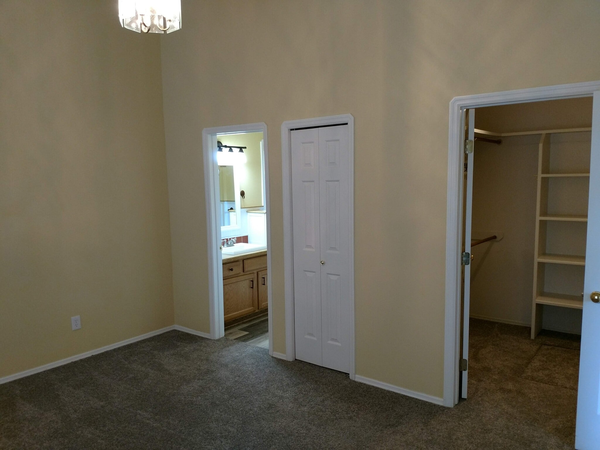 Building Photo - 310 N Sweetgrass Ave