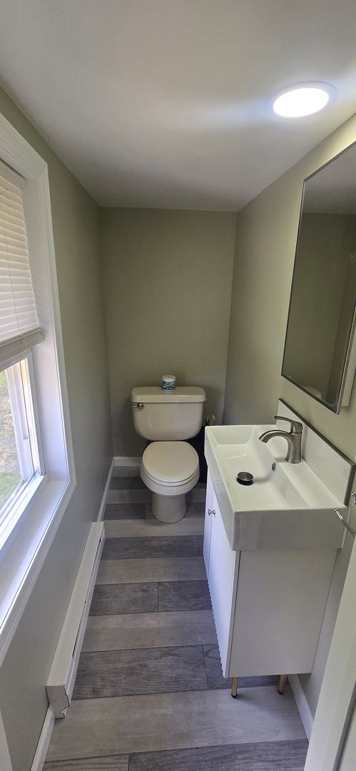 Building Photo - 3 Bedroom House with large yard and extra space!