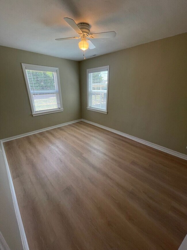 Building Photo - Fully Remodeled Home on Large Lot!