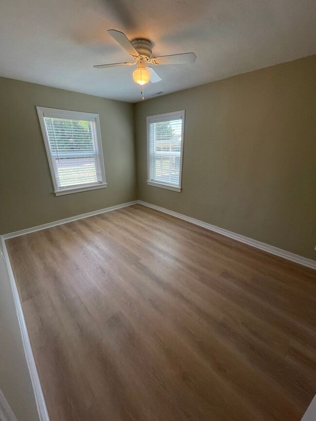 Building Photo - Gorgeous Fully Remodeled Three Bedroom Hom...