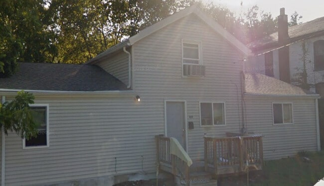Primary Photo - 409 S Liberty Ave