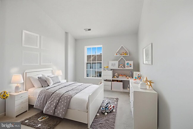 Building Photo - 886 Lowe Rd