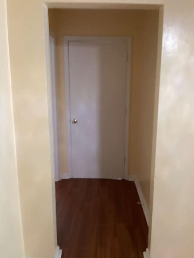 Building Photo - 3bedrooms Single Family House Availabe Now...