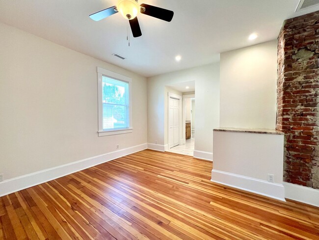Building Photo - Charming 2 Bedroom Home - All utilities in...