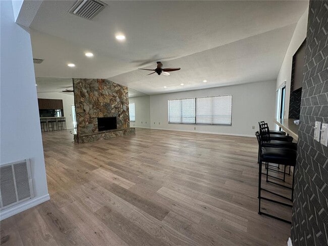Building Photo - 733 Tropical Cir