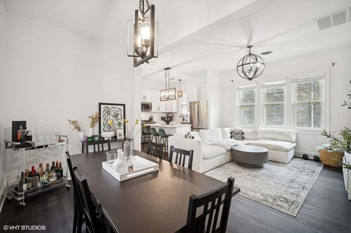 Dining table/Living Room - 2512 W Lyndale St